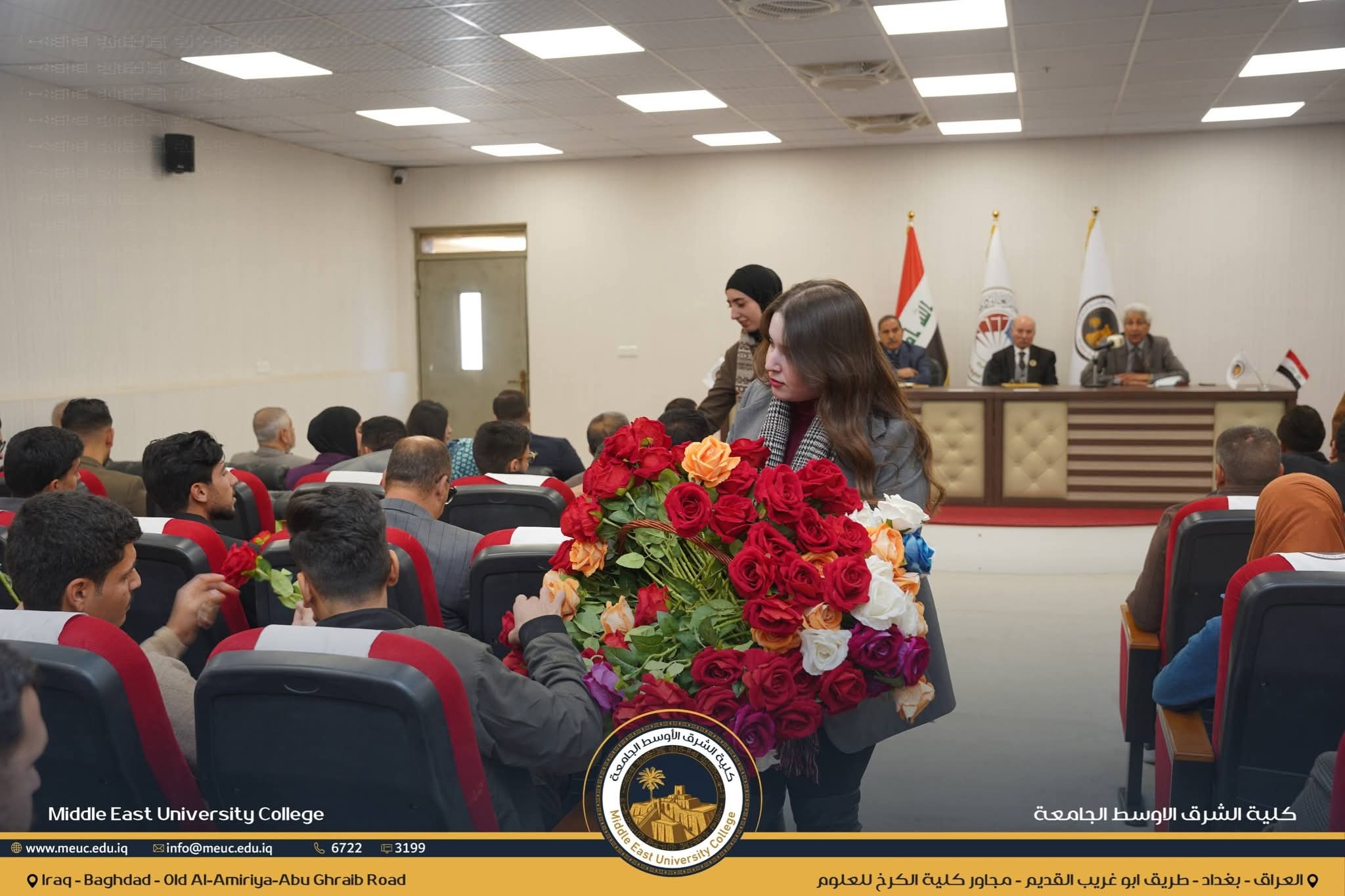 بالحلوى والورد.. كلية الشرق الأوسط الجامعة تستقبل طلبة العام الدراسي الجديد 2025–2026